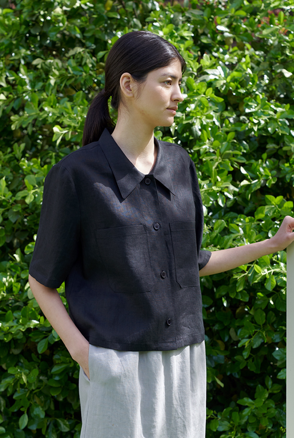 collar point blouse - black