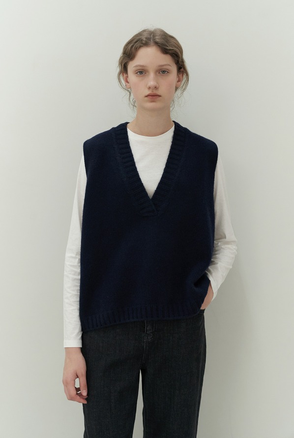 wool knit vest-navy